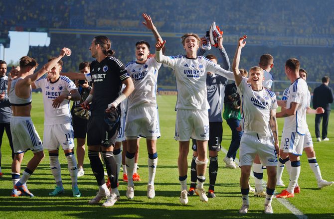 3F Superliga -Se Grabara skråle med: 'København, vi hader Vestegnen!'