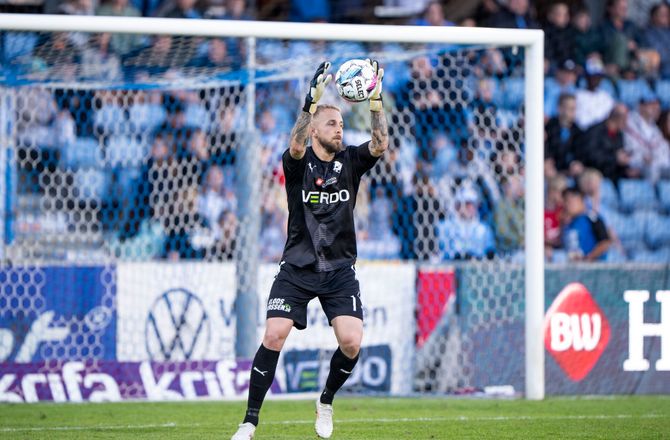 Allsvenskan -Klubløse Carlgren træner med hos AIK