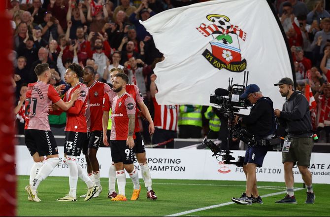 Championship -Saints henter gratis målmand på kort aftale