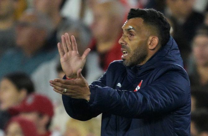 Independiente -Carlos Tevez siger op