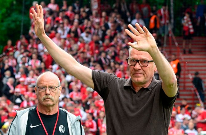 Bundesliga -I tårer: Ikonisk træner takker af efter 29 år i Freiburg