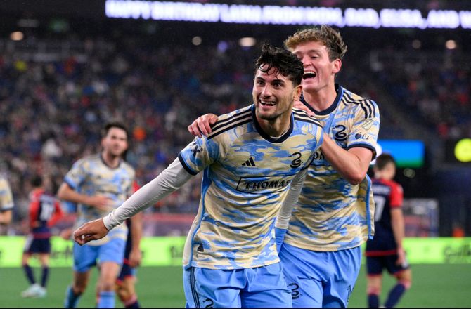 Æresdivisionen -Feyenoord hiver Tengstedt-konkurrent hjem fra Leicester 