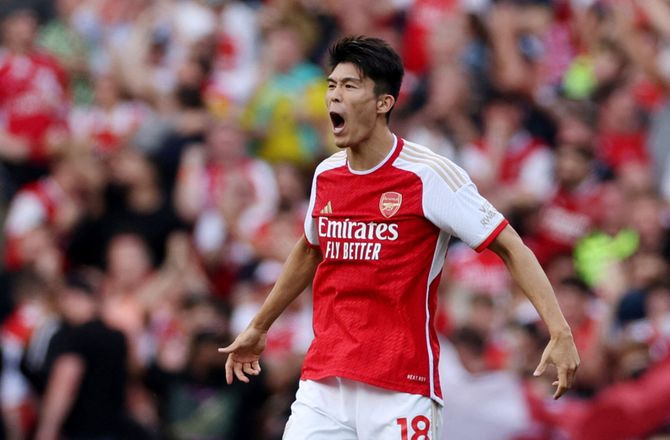 Æresdivisionen -Ajax meldes enig med Tomiyasu