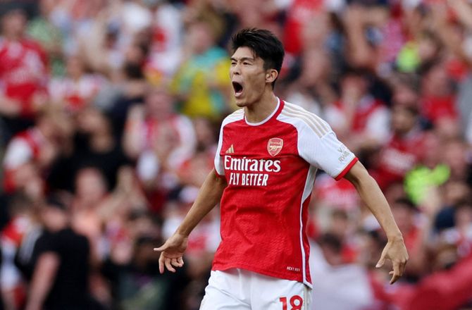 Premier League -Officielt: Tomiyasu skifter til Crystal Palace