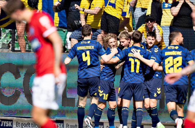 3F Superliga -Vild Brøndby-jubel på særlig bustur