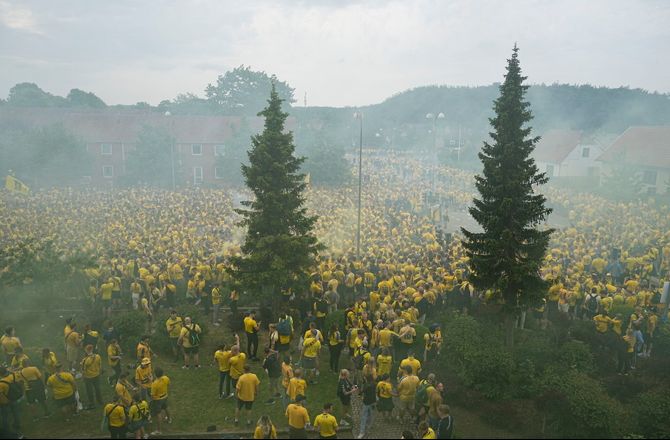 3F Superliga -35.000 Brøndby-fans deltog i guldmarch