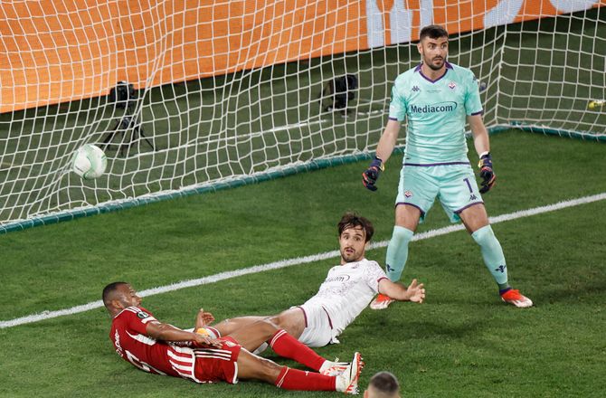 ECL -Åh nej, Danmark: Olympiakos vinder ECL