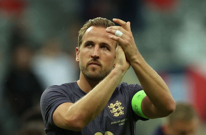 UEFA Nations League B -Harry Kane hyldet med statue i London