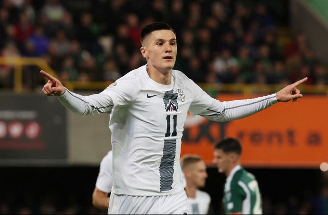 EM -Sloveniens to stjerner starter mod Danmark