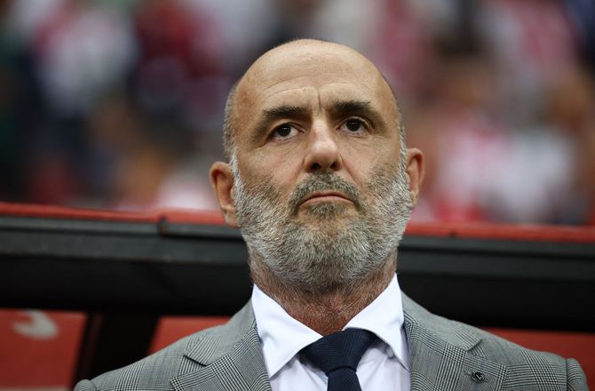 Polen -Polens landstræner siger op efter Lewandowski-fejde