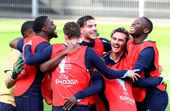 EM -Theo Hernandez lukker i om Milan-fremtid: Fokuserer kun på EM