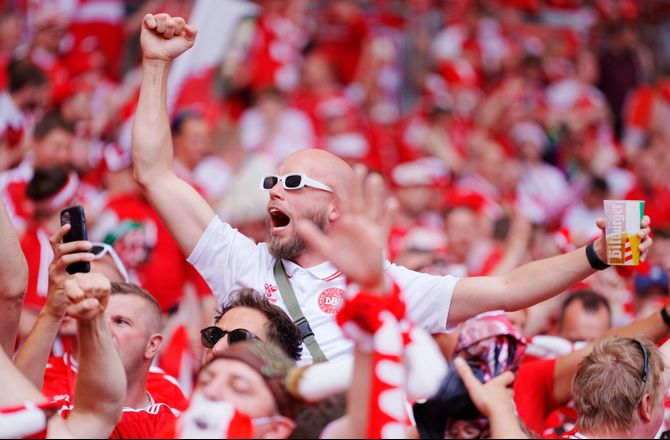 Danmark -Danske fans kan ende med kæmpe begmand