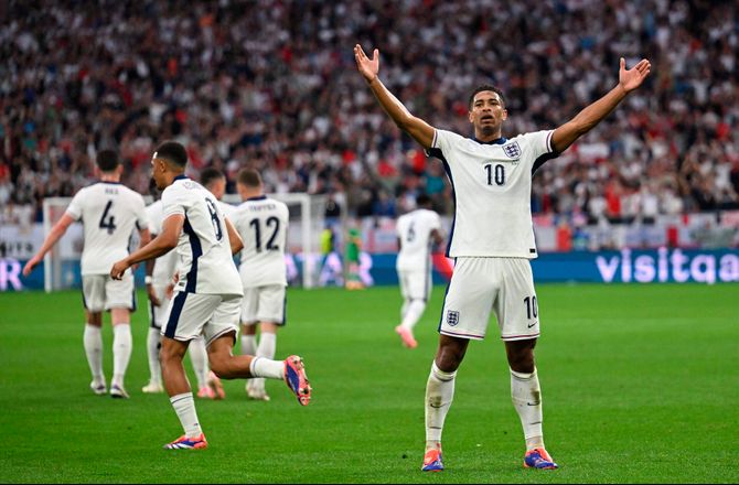 EM -Danmark møder vild engelsk offensiv