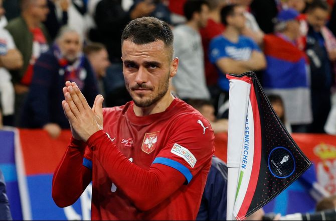 Æresdivisionen -PSV henter Filip Kostic