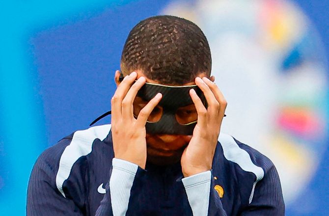 EM -Roser Mbappé efter fransk test: Han vænner sig til masken