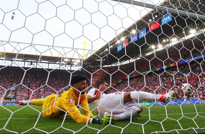 EM -Efter sindssygt selvmål: Sker i fodbold