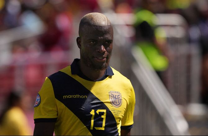 Copa America -Av! Enner Valencia udvist efter karatespark