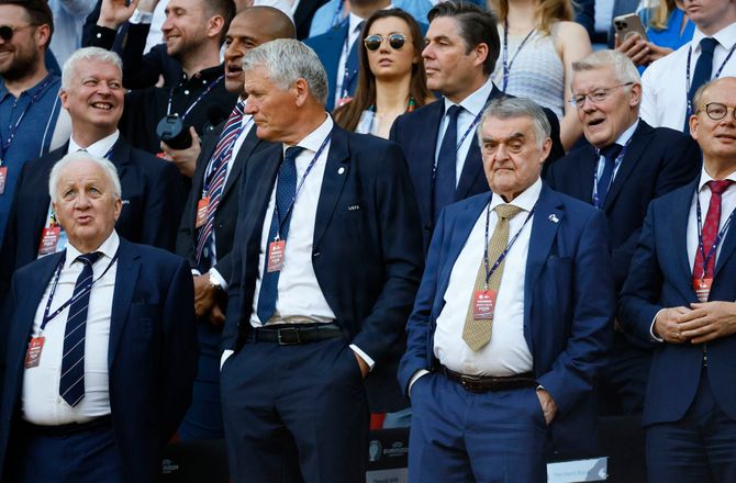 International -PL-Boss: FIFA har trykket på selvdestruktionsknappen