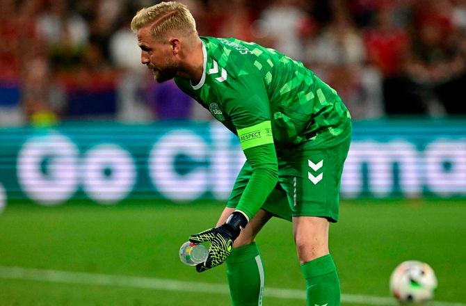 EM -Schmeichel undrer sig: Ville aldrig kaste noget på nogen