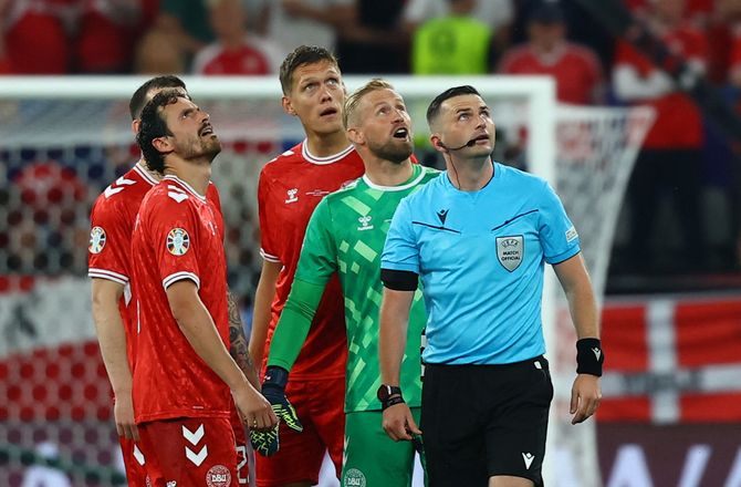 EM -Schmeichel og Gündogan fik besked: Mystisk mand på taget