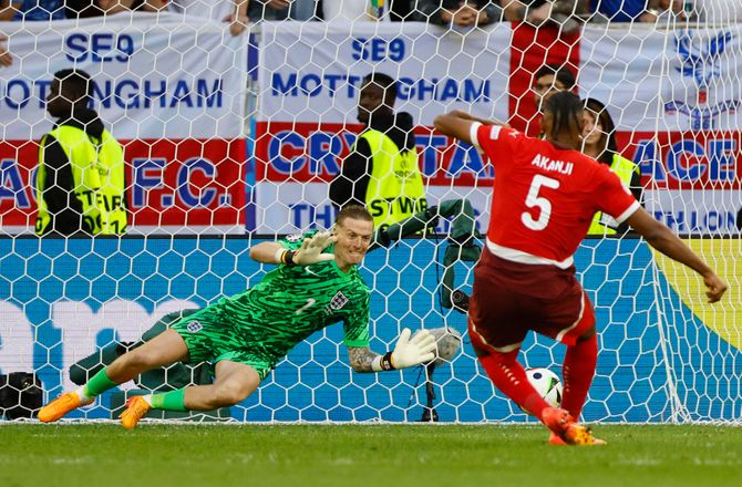 EM -Xhaka støtter schweizisk skurk: Stolt af den mand