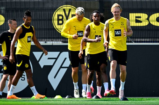 Træningskampe -Dortmund blev rundbarberet af thailændere