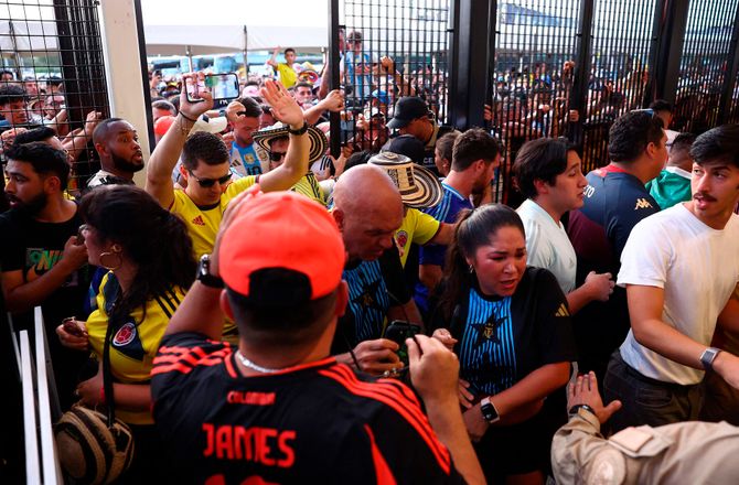 Copa America -Vild video: Fans kravlede gennem ventilationen til finalestadion