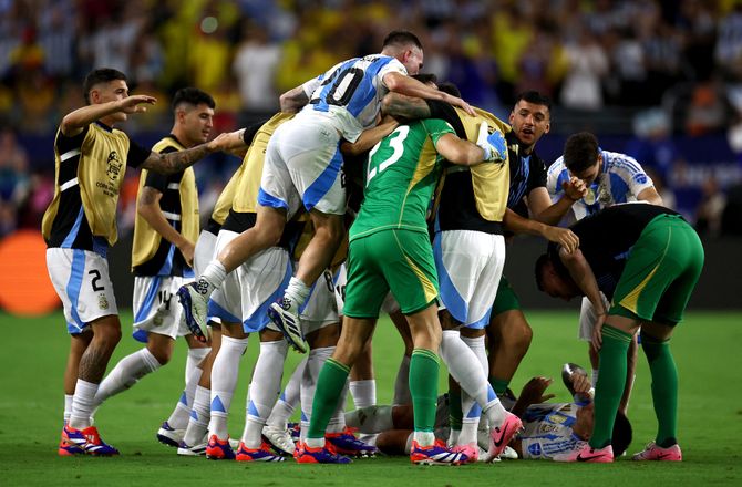 Copa America -Argentina vinder kaotisk Copa America-finale trods Messi-skade
