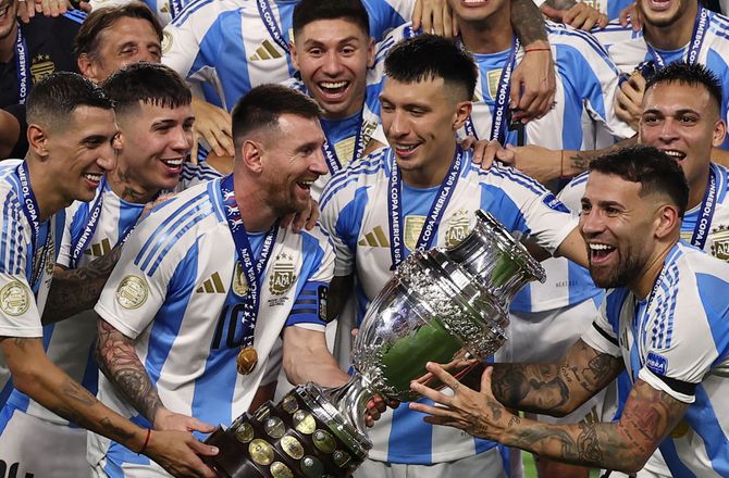 Copa America -Messi beroliger efter skade: Jeg har det fint