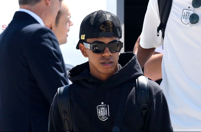 La Liga -Barcelona giver Yamal fri - nyder livet i Marbella
