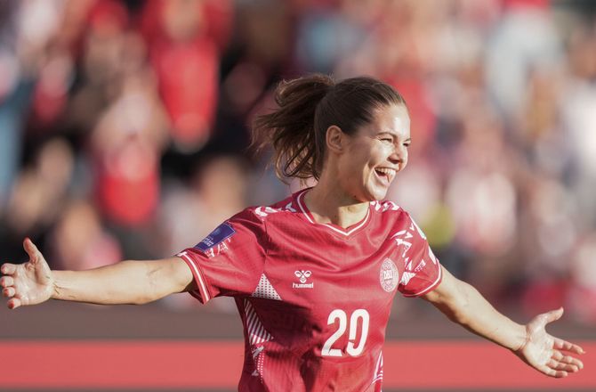 Venskabskampe (k) -Signe Bruun skød Island i sænk i dansk sejr
