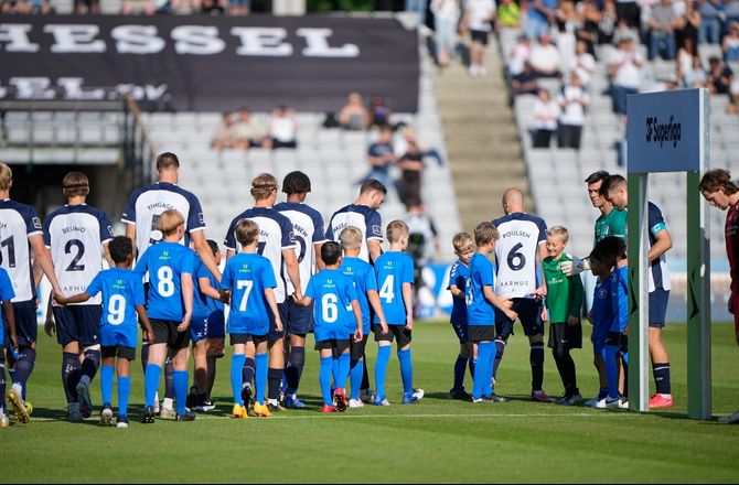 3F  Superliga   -Dalsgaard debuterede: Klapsalver fra begge lejre 