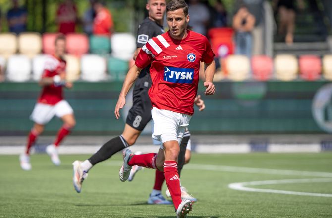 3F  Superliga   -Silkeborg skifter tre mod AaB - Jeppe A. får startdebut