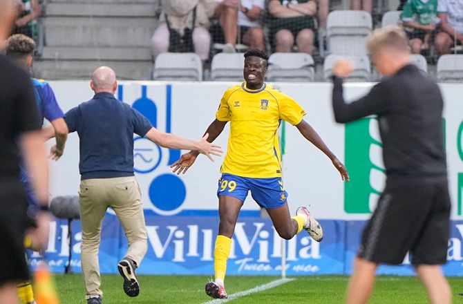 3F  Superliga   -Jesper Sørensen omfavnet: Han turde ikke andet