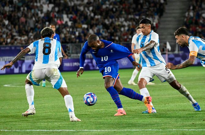Copa Argentina -Al Qadsiah køber argentinsk midtbanespiller