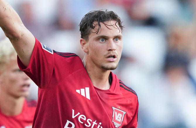 3F Superliga -Vejle-forsvarer opereret