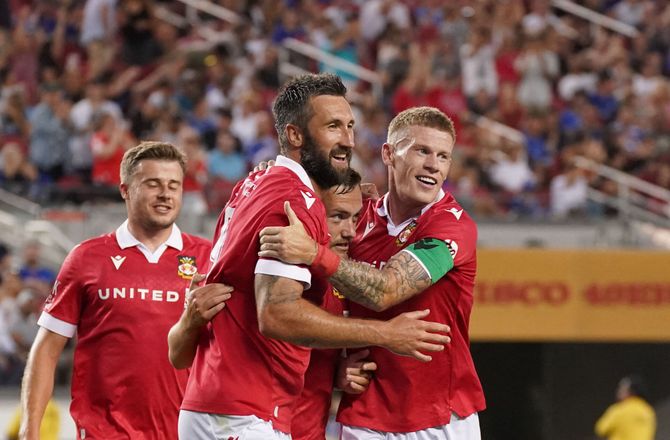League 1 -Back to back to back: Wrexham rykker i Championship