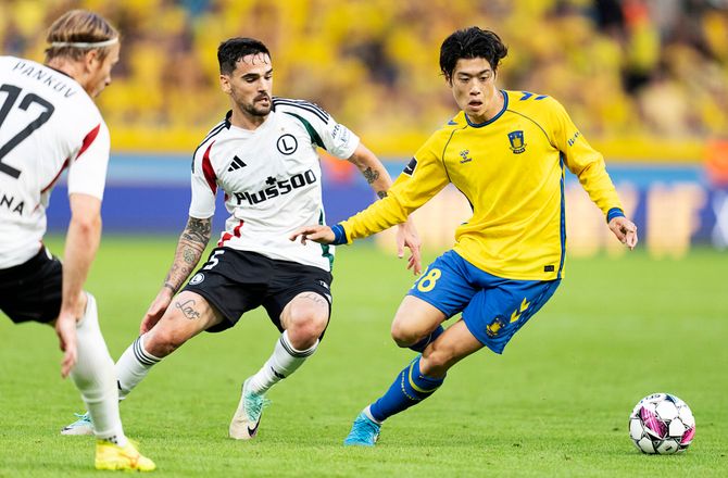 ECL -Legia-keeper håner Suzuki efter skidt spark