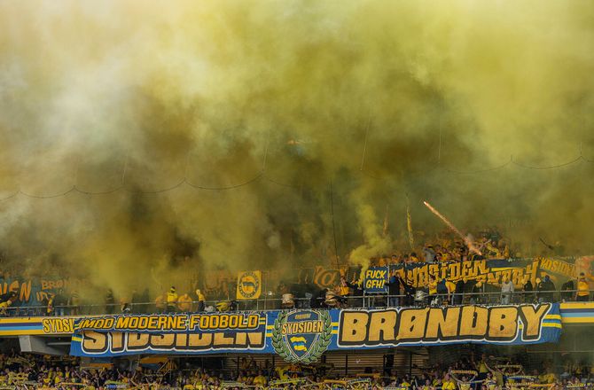 3F  Superliga -Brøndby straffes for 'ACAB'-banner og ølkast
