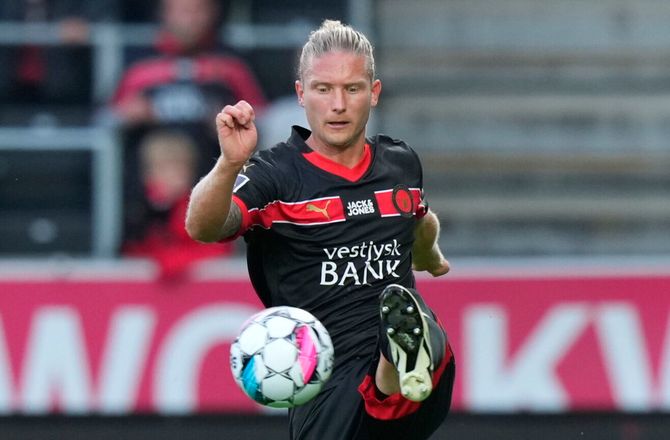 3F  Superliga -Lyngby giver genvalg - FCM skifter seks