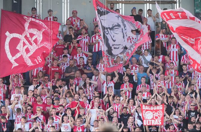 Oddset Pokalen -AaB cruisede til storsejr over miniputter