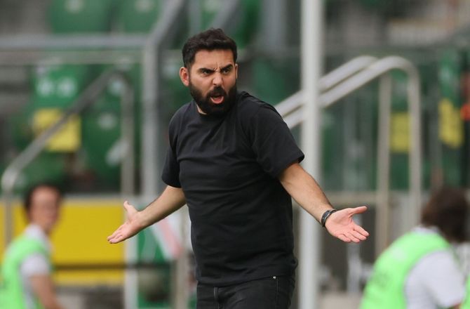 ECL -UEFA åbner sag mod træner efter BIF-hån
