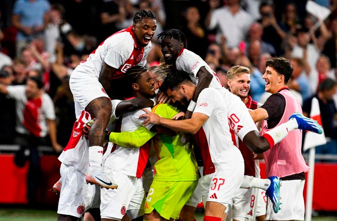 ECL -Ajax-keeper fremhæver Gaaei efter stort drama: Fantastisk