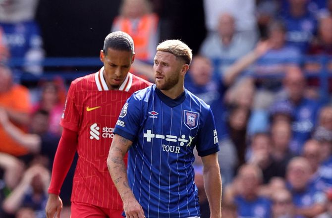 Premier League -Ipswich forlænger med Burns