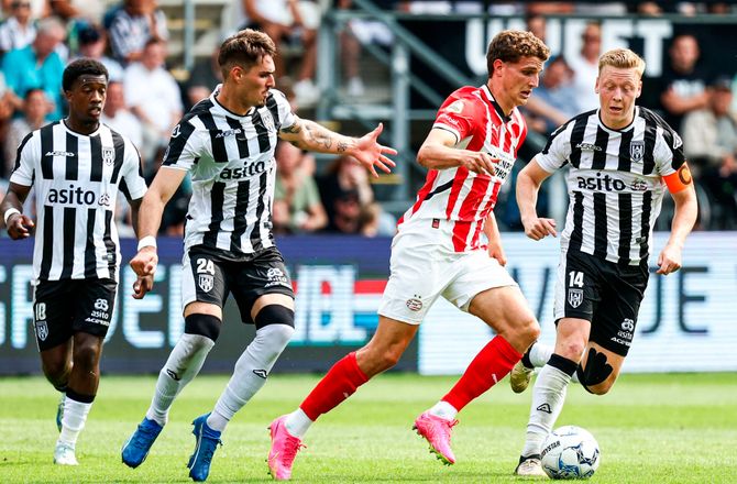 Æresdivisionen -Tidligere FCN'er scorede selvmål mod PSV