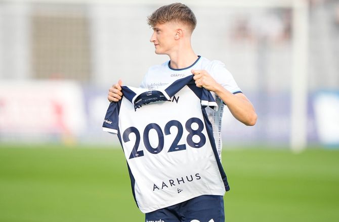 3F Superliga -AGF-talent udtaget til U21-landsholdet: Uwe har spillet en stor rolle