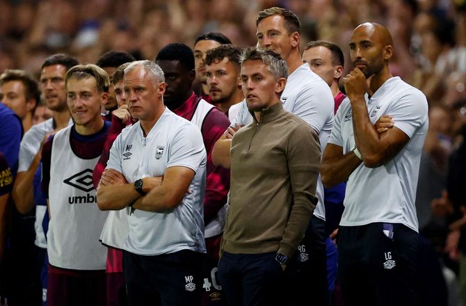 Carabao Cup -Ipswich i cup-katastrofe - Newcastle slog Forest