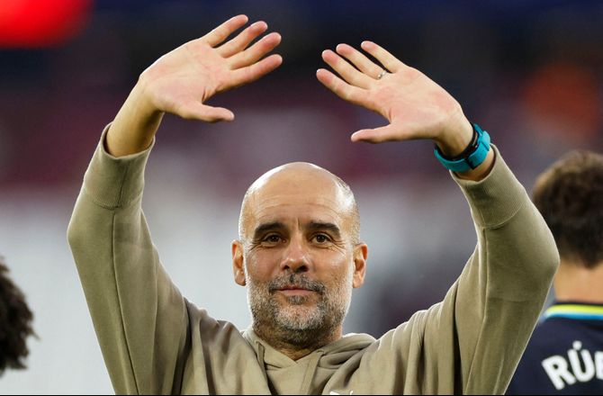 Premier League -Officielt: Guardiola forlænger med City
