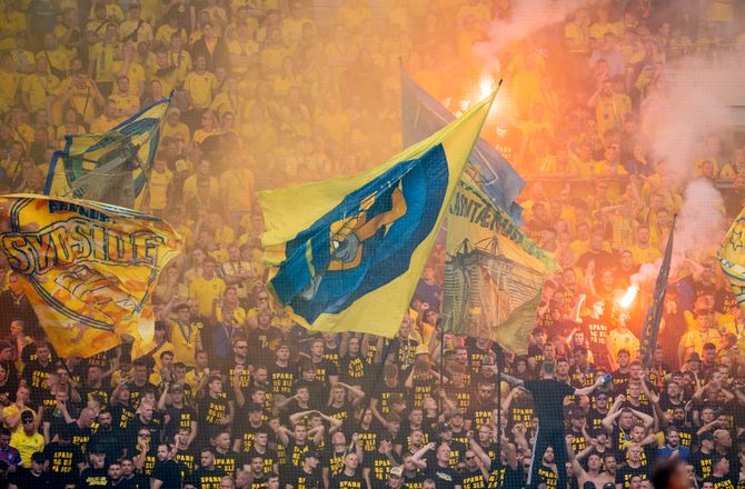 3F  Superliga -Helt absurd: Brøndby-tilhængere plyndrer 7-Eleven