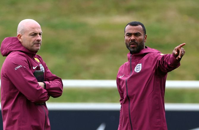 England -Ashley Cole forlader det engelske U21-landshold
